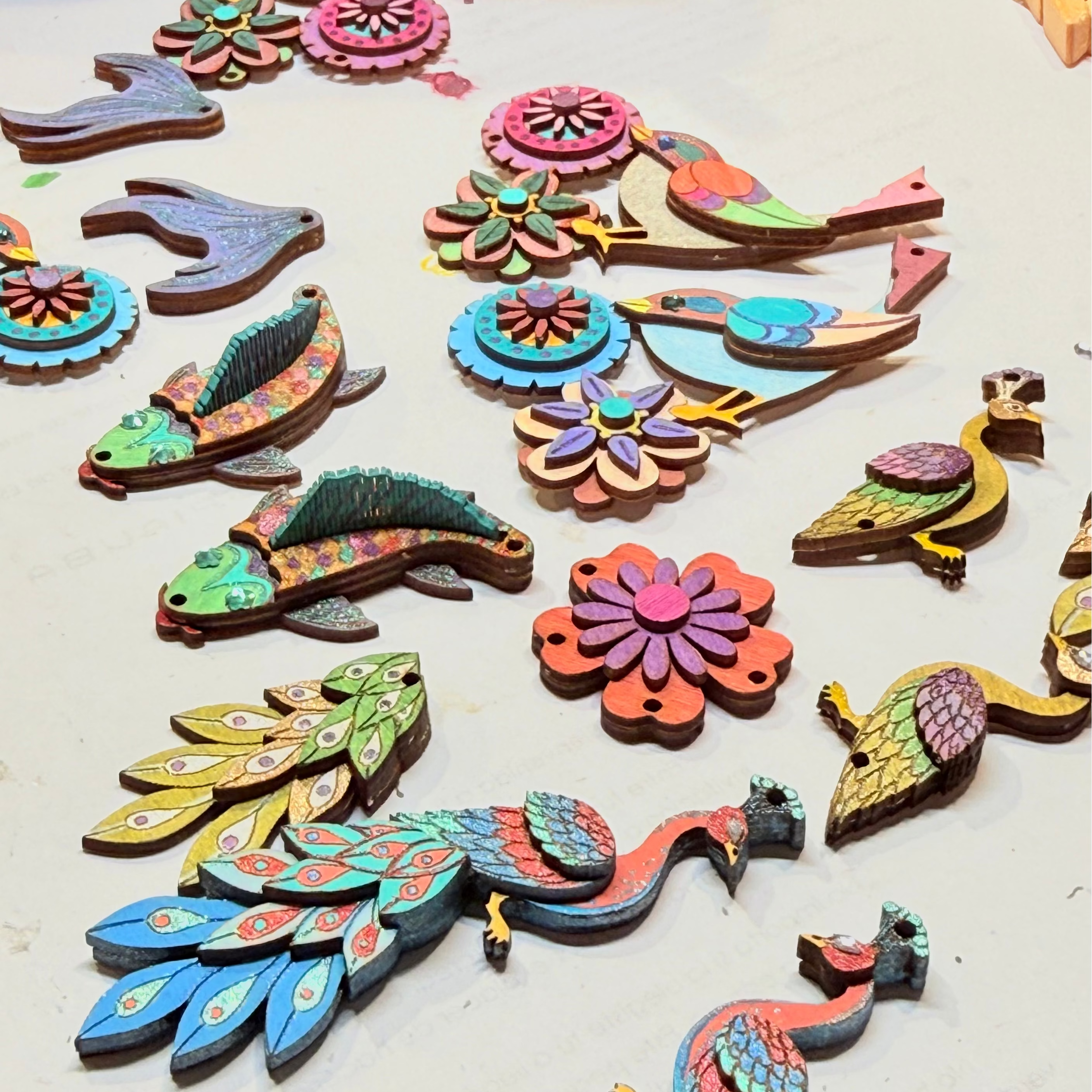 Taller Joyas en madera policromada
